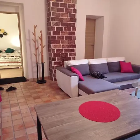 Bel Air Bed and Breakfast Crest